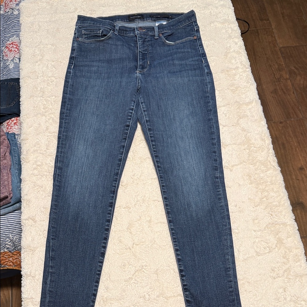 Banana Republic Blue Jeans / Mid-Rise Skinny.  Size 29 - Picture 5 of 5